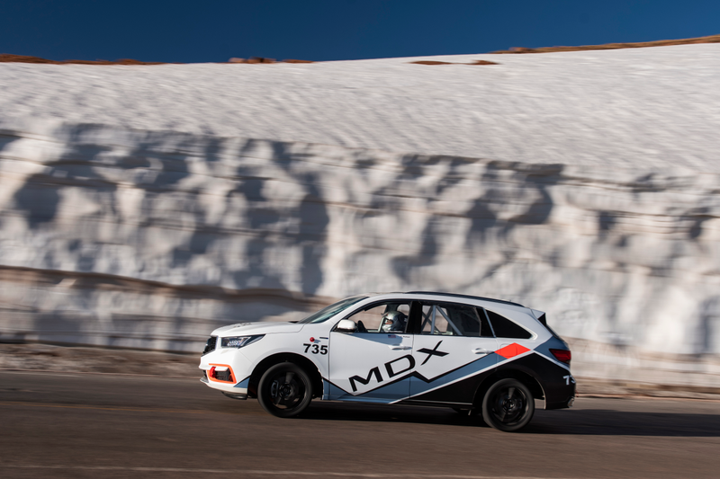 Illustration for article titled Here's Why Racers Keep Coming Back to the Incredibly Dangerous Pikes Peak